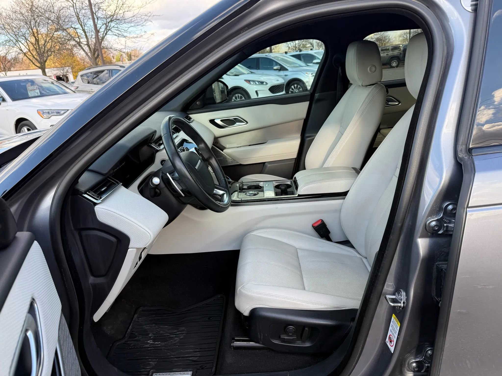Used 2020 Land Rover Range Rover Velar R-Dynamic S image 18
