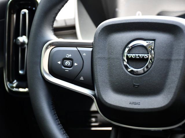 Used 2025 Volvo XC40 B5 Plus w/ Protection Package Premier AWD/4WD image 21