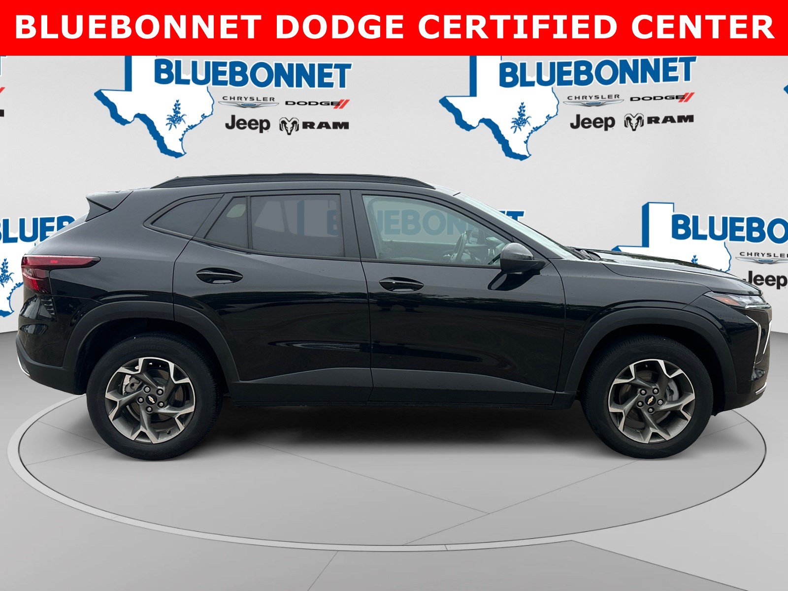 Used 2025 Chevrolet Trax LT w/ Driver Confidence Package FWD image 4