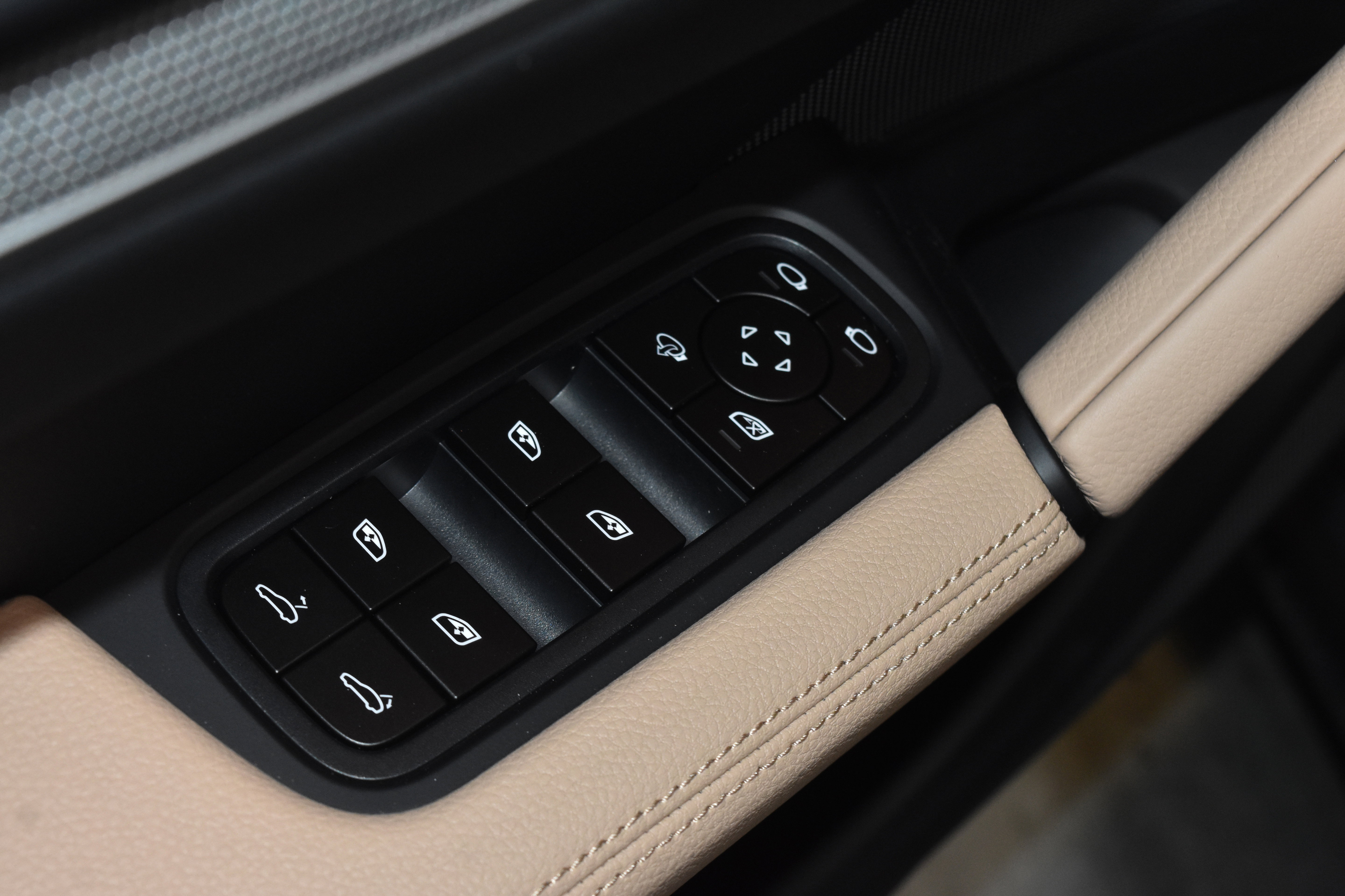 Used 2026 Porsche Cayenne AWD/4WD image 8