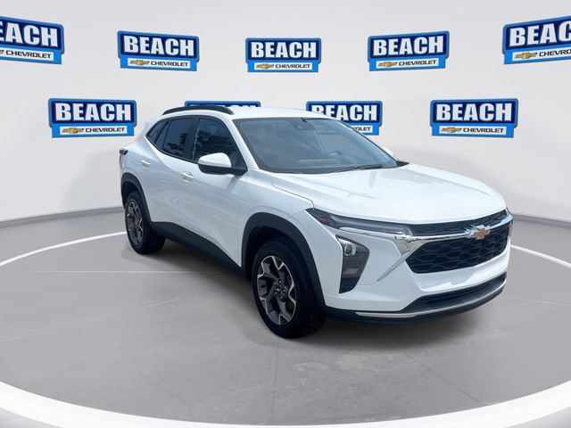 Used 2025 Chevrolet Trax LT w/ LT Convenience Package FWD image 2