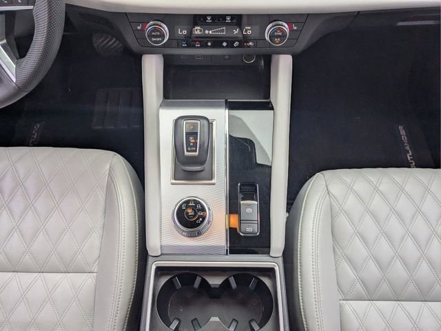 Used 2023 Mitsubishi Outlander SEL image 23