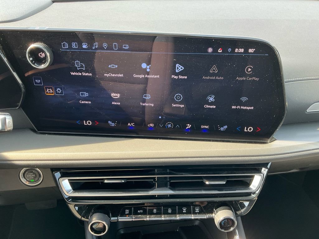 Used 2025 Chevrolet Traverse LT image 12