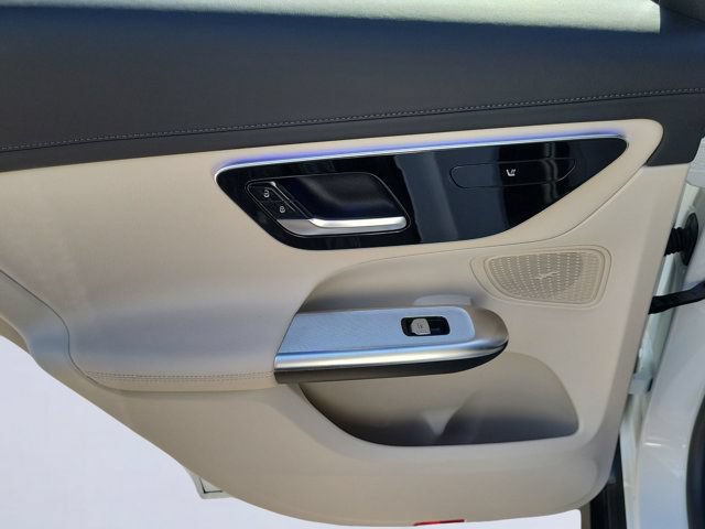 Used 2025 Mercedes-Benz GLC 300 image 9