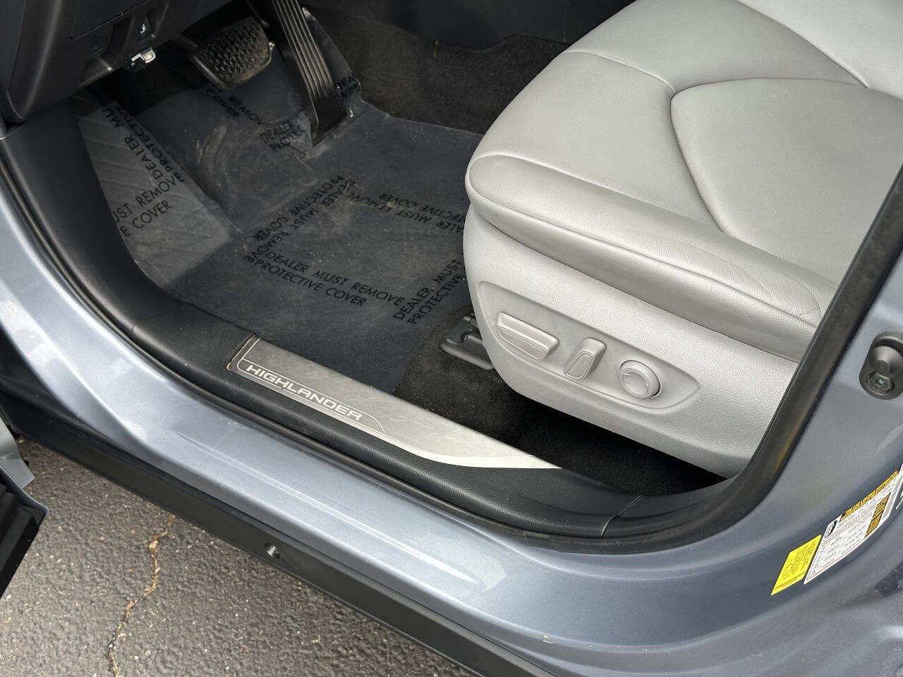 Used 2020 Toyota Highlander XLE FWD image 15