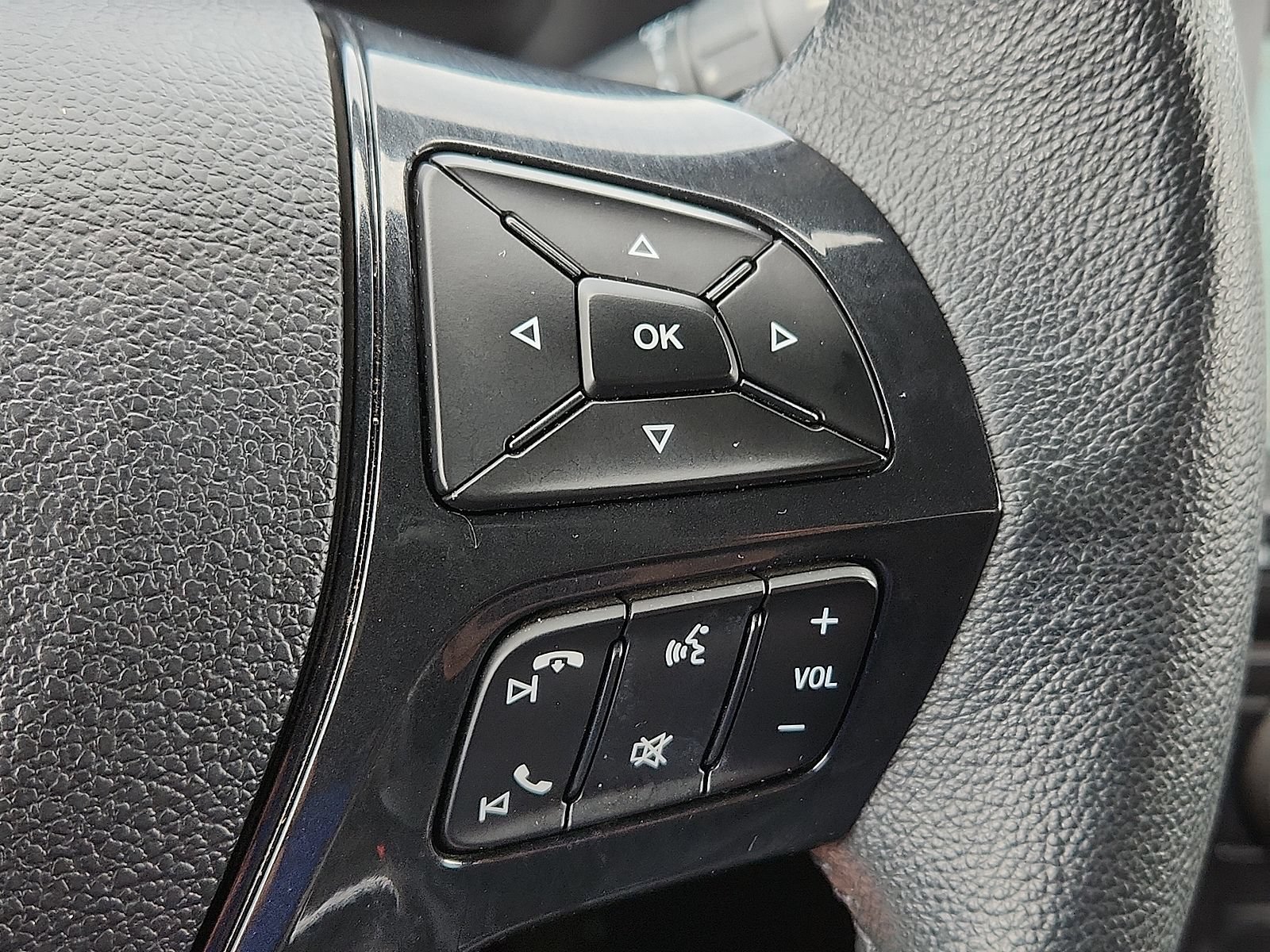 Used 2018 Ford Explorer XLT w/ Equipment Group 202A FWD image 16