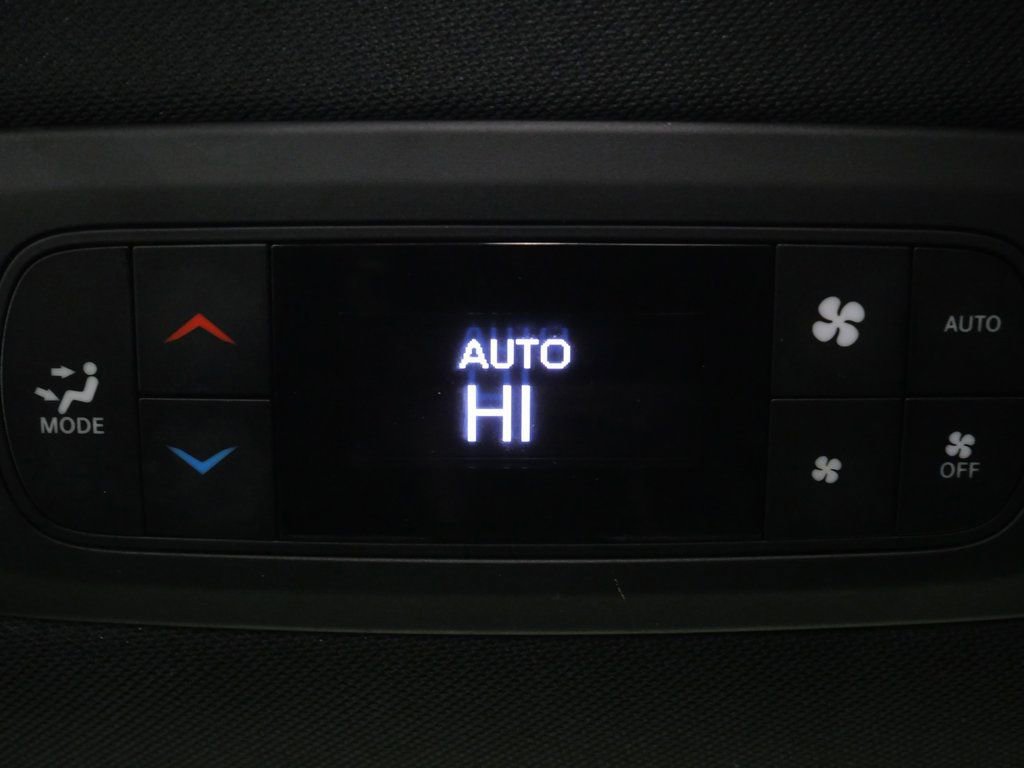 Used 2024 Chrysler Pacifica Select image 25