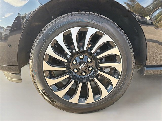 Used 2024 Lincoln Navigator Black Label image 45