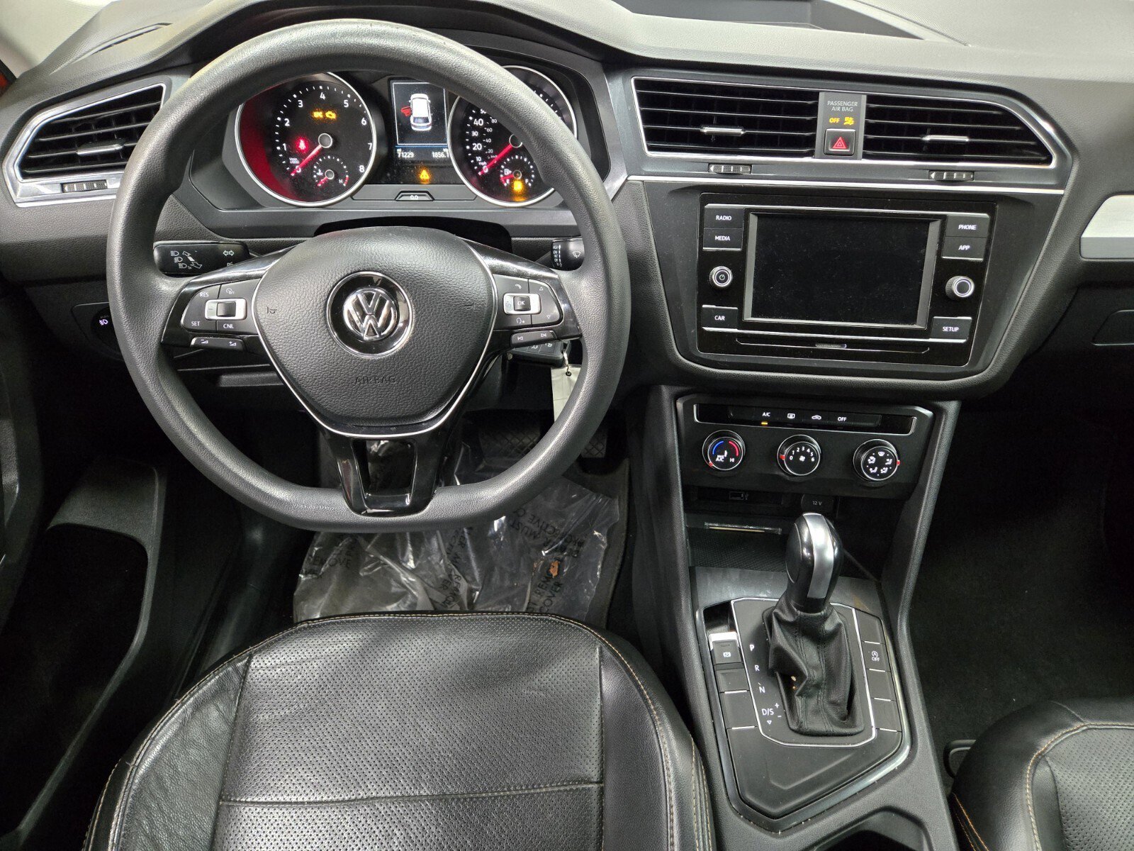 Used 2018 Volkswagen Tiguan S FWD image 9