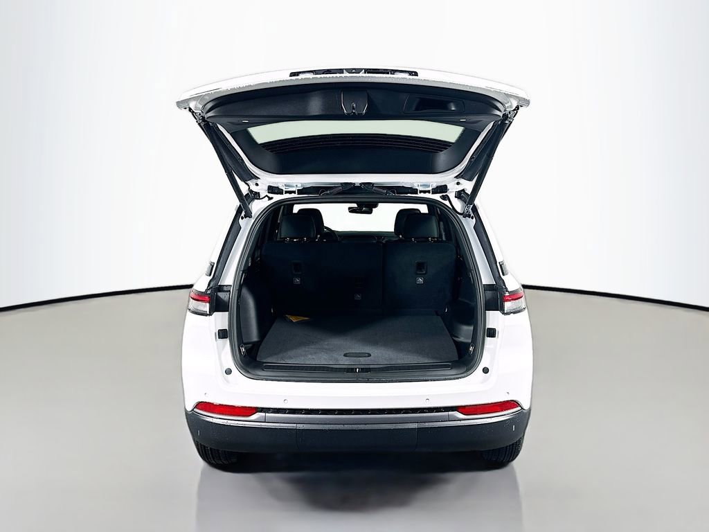 New 2026 Jeep Grand Cherokee Altitude image 16