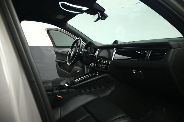Used 2024 Porsche Macan AWD/4WD image 58