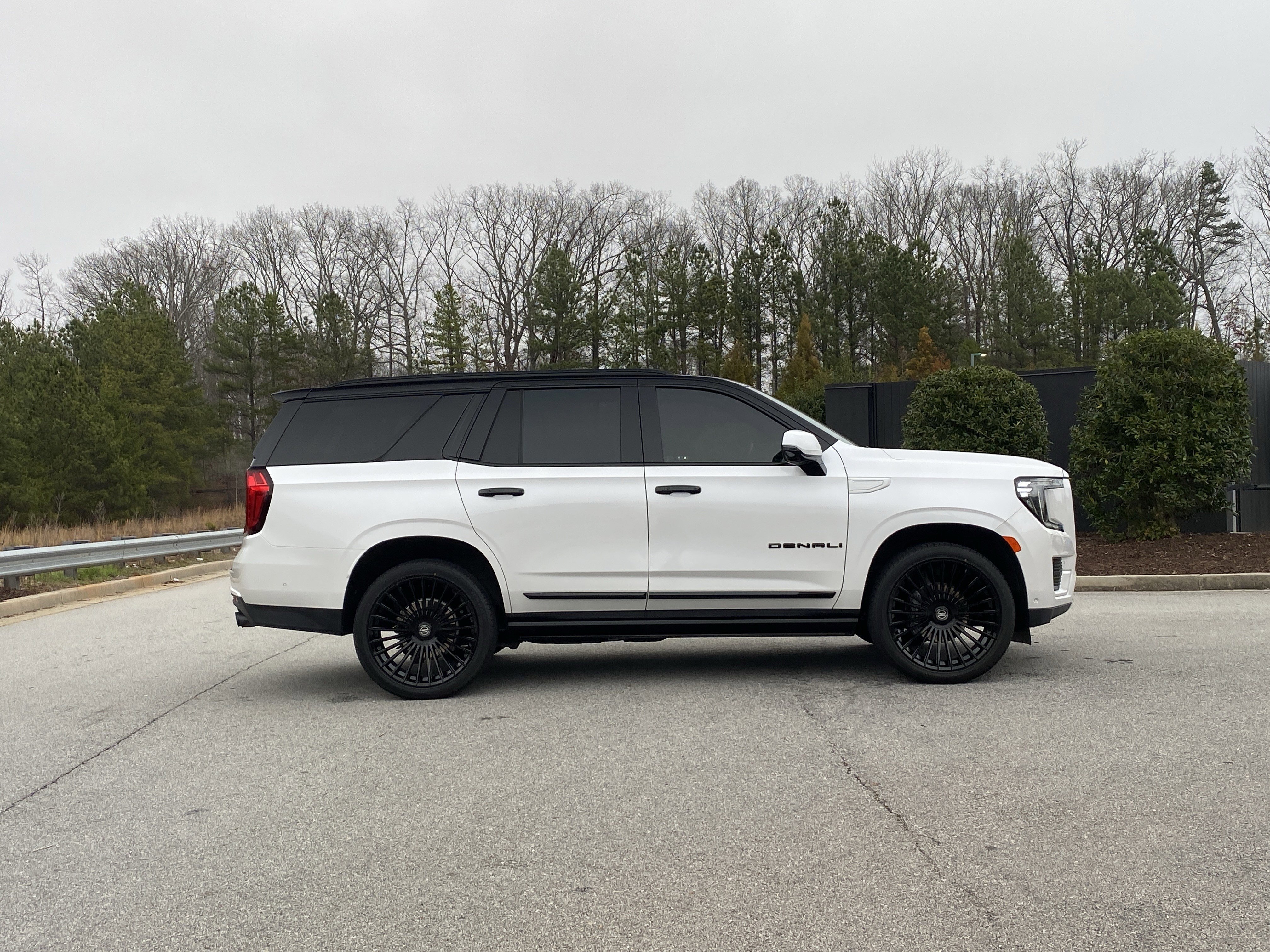 Used 2024 GMC Yukon Denali w/ Denali Reserve Package image 5