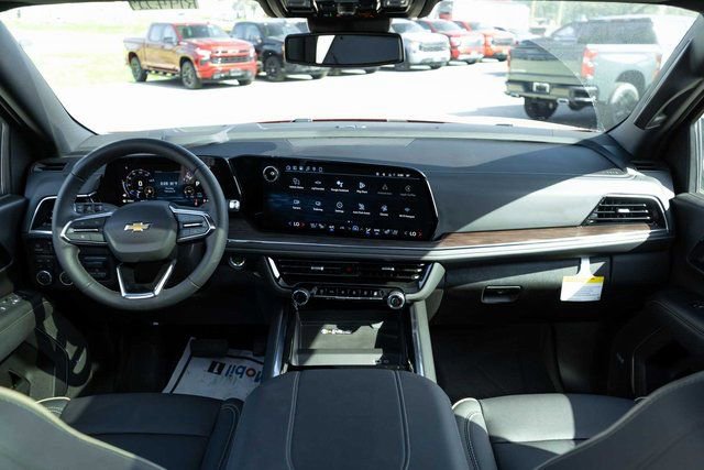 New 2026 Chevrolet Suburban Premier image 17