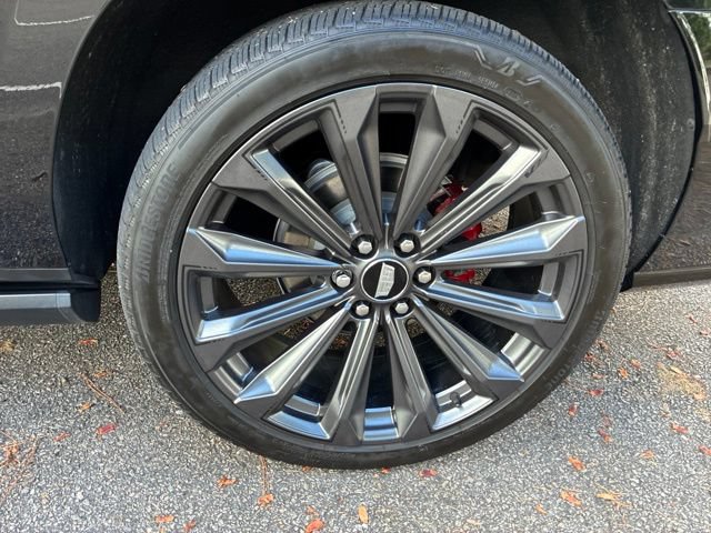 Used 2025 Cadillac Escalade ESV V AWD/4WD image 13