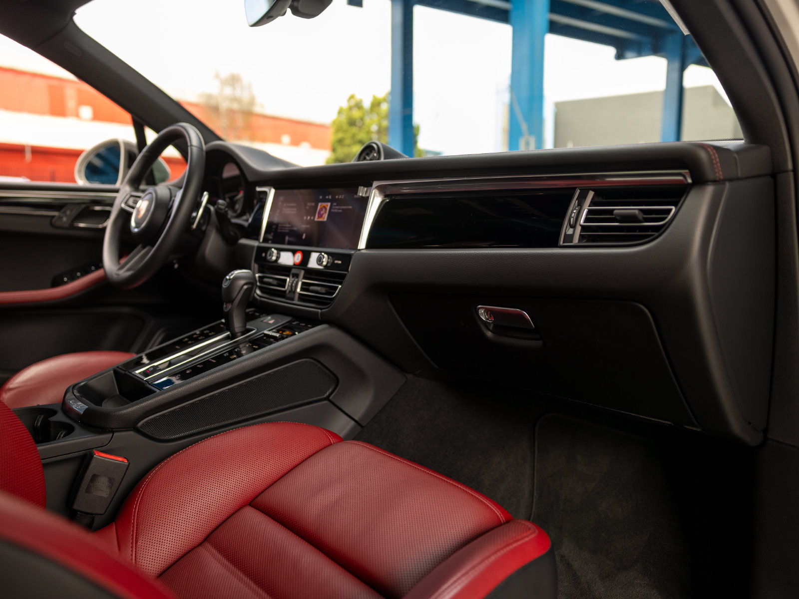 Certified 2026 Porsche Macan AWD/4WD image 33