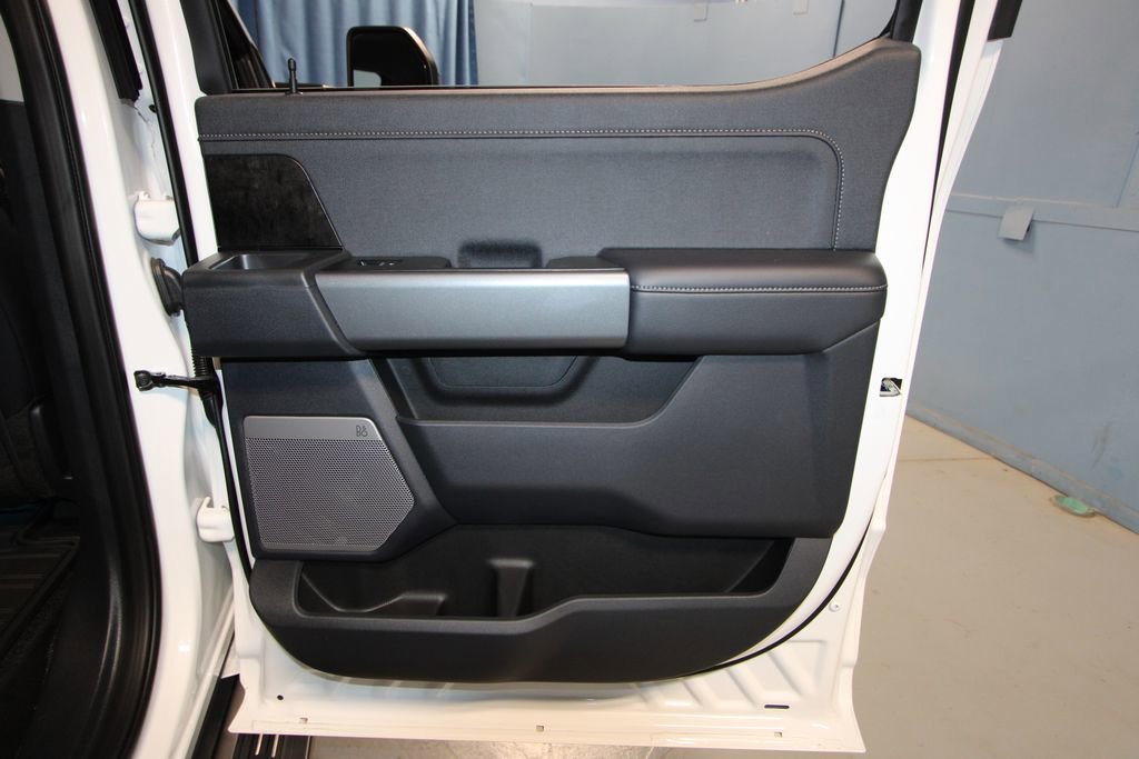 Used 2025 Ford F350 Lariat w/ Black Appearance Package image 28