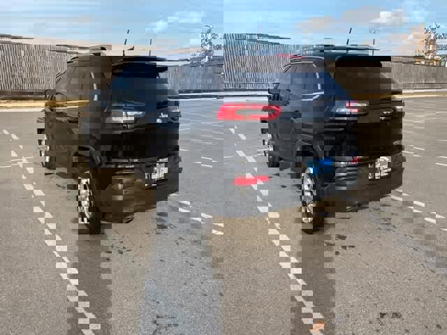 Used 2017 Jeep Cherokee Latitude w/ Comfort/Convenience Group image 3