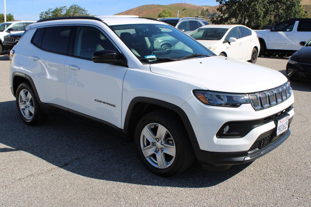 Used 2022 Jeep Compass Latitude image 3