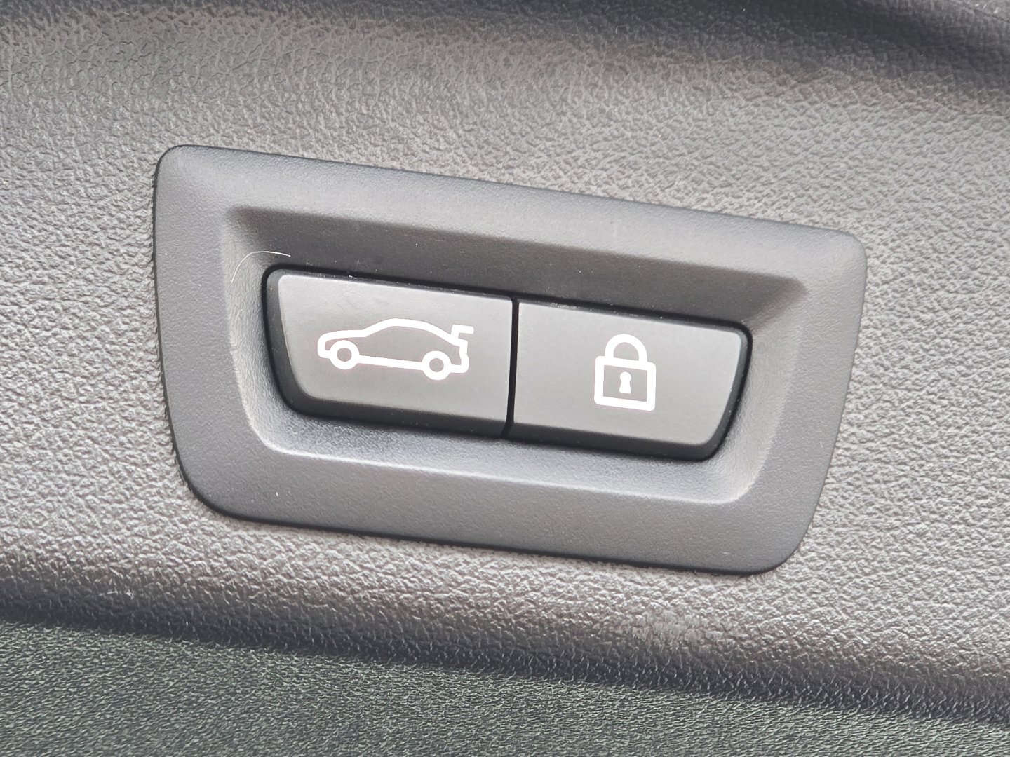 Used 2020 BMW X5 xDrive40i w/ Executive Package image 18