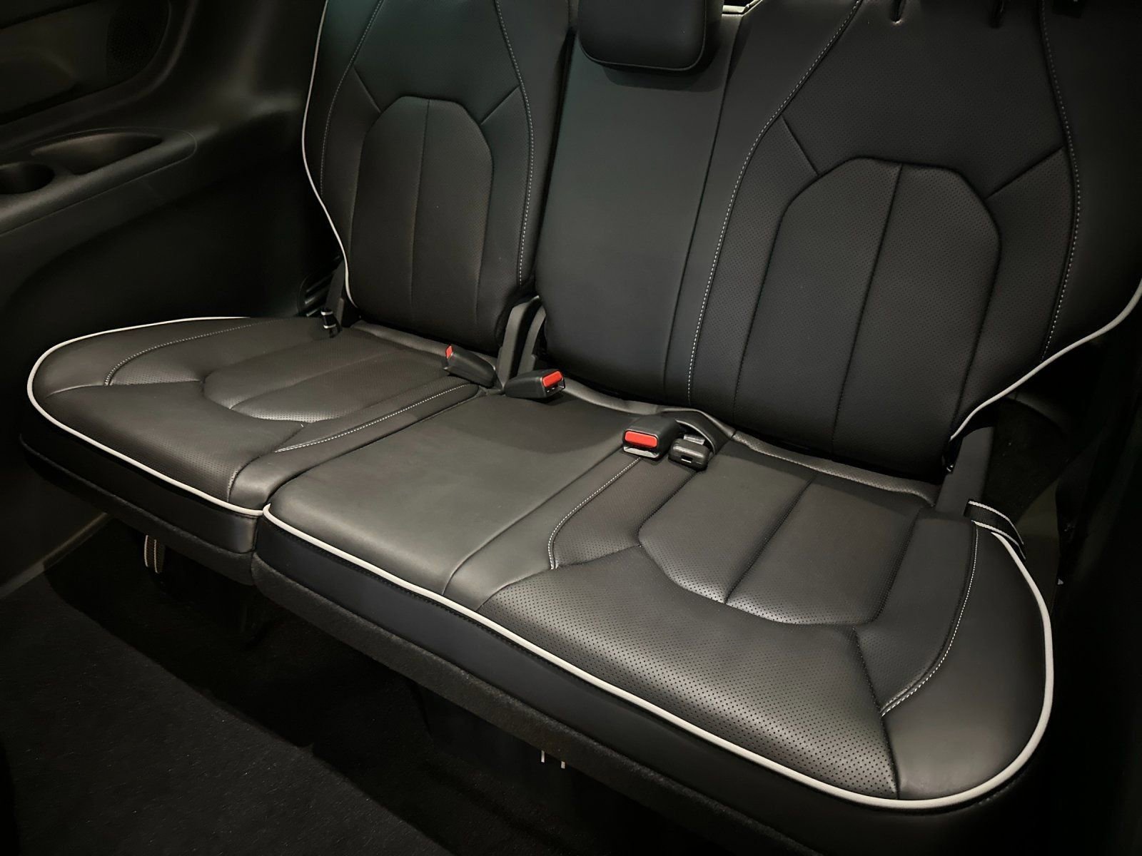 New 2026 Chrysler Pacifica Limited w/ Uconnect Theater Family Group image 15