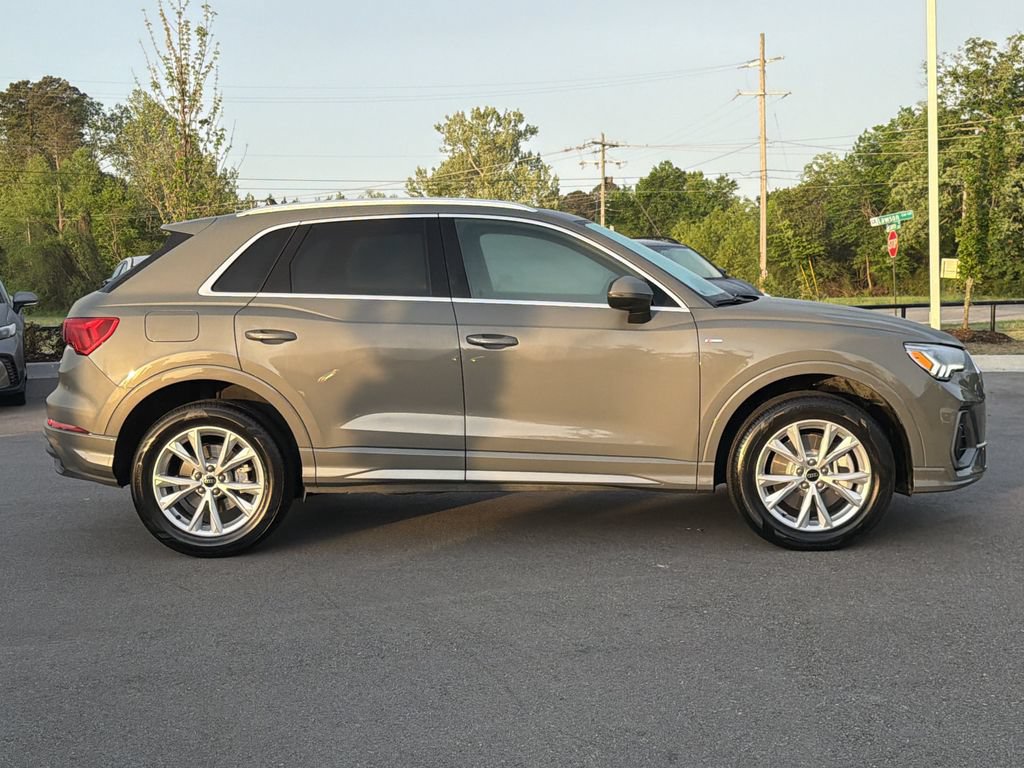 Used 2024 Audi Q3 2.0T Premium AWD/4WD image 2