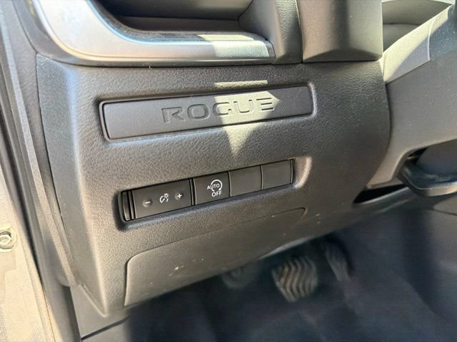 Used 2024 Nissan Rogue S AWD/4WD image 37