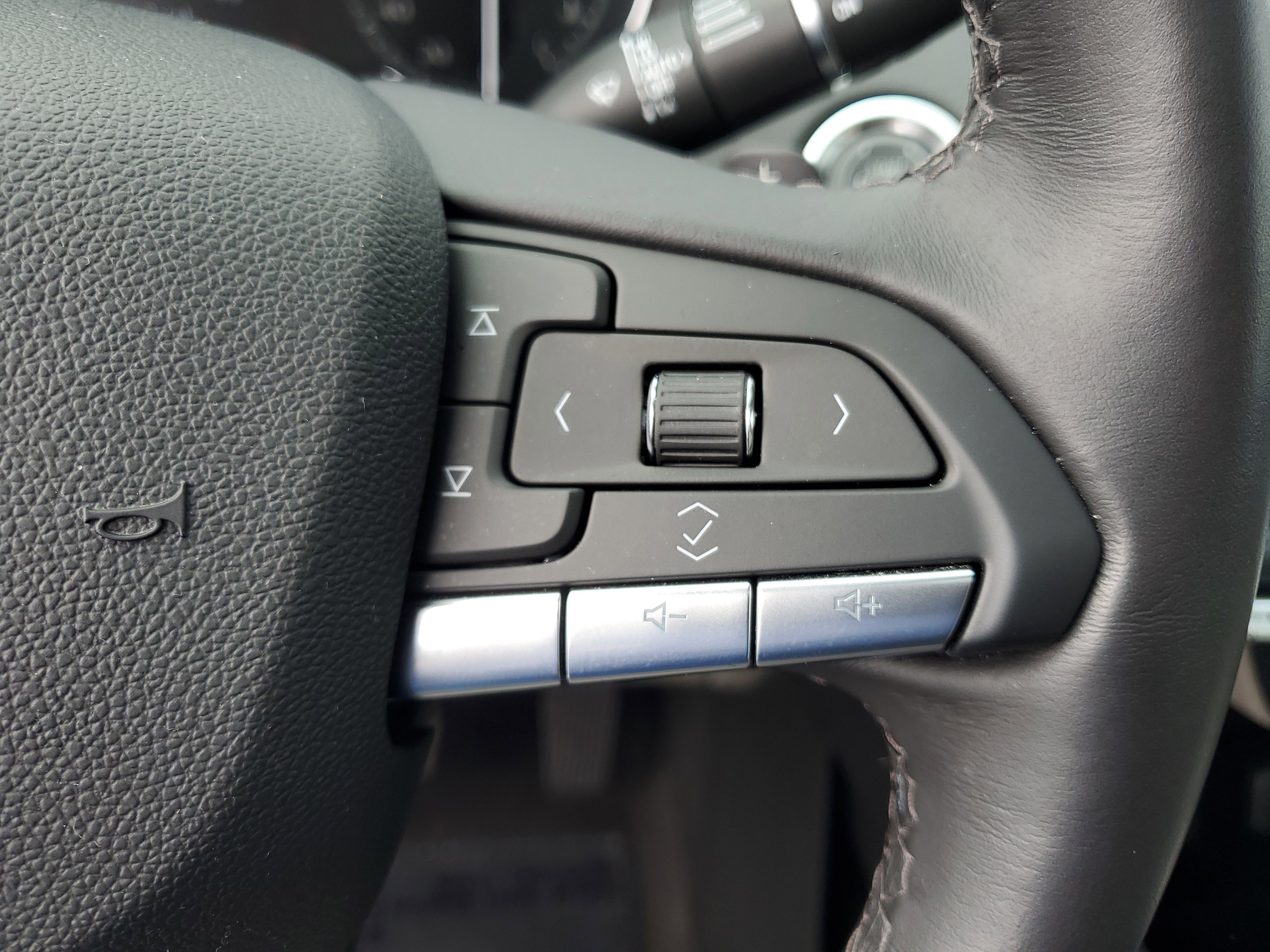 Used 2023 Cadillac XT4 Premium Luxury w/ Driver Assist Package image 25