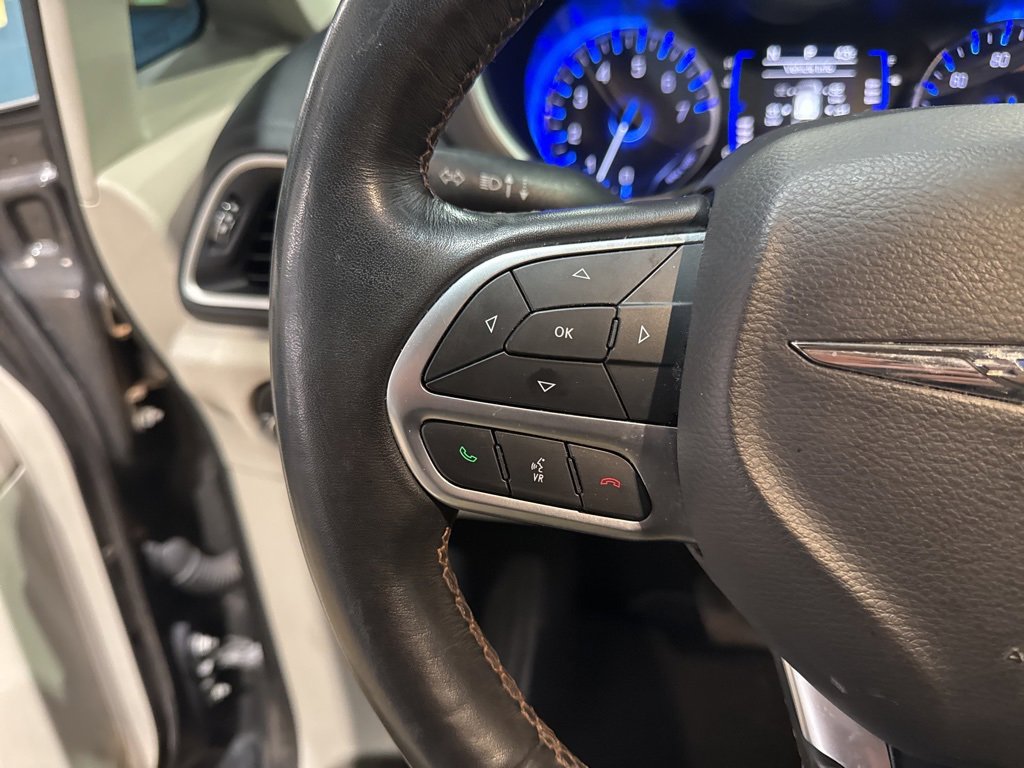 Used 2020 Chrysler Pacifica Touring-L image 20
