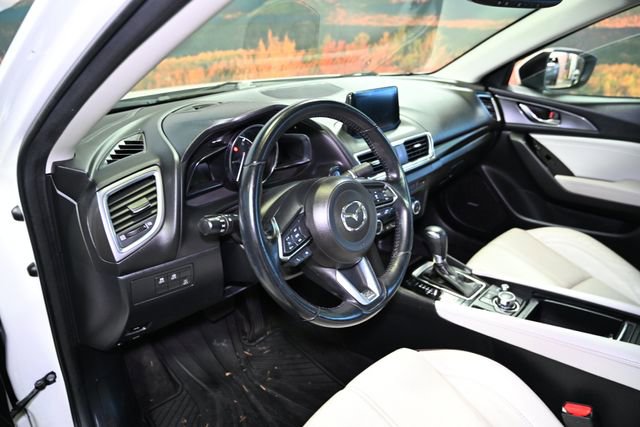 Used 2018 MAZDA MAZDA3 Grand Touring w/ Premium Equipment Package image 21