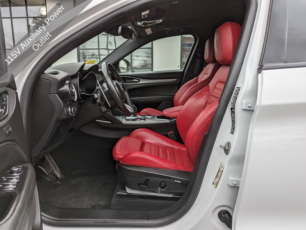 Used 2022 Alfa Romeo Stelvio Veloce AWD/4WD image 14