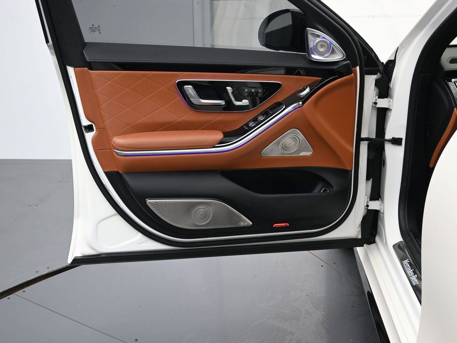 Used 2022 Mercedes-Benz S 580 4MATIC Sedan w/ AMG Line Package image 12