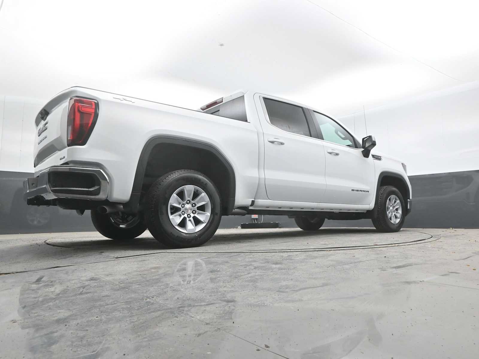 New 2026 GMC Sierra 1500 SLE w/ Preferred Package AWD/4WD image 48