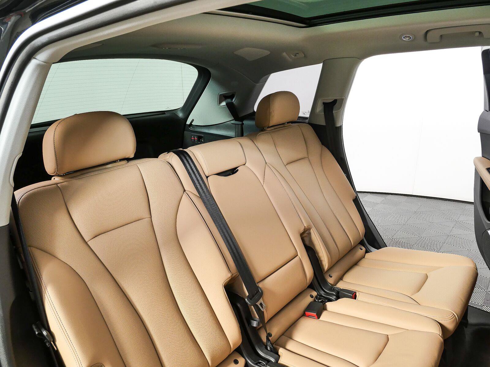 Used 2025 Audi Q7 3.0T Premium Plus AWD/4WD image 23