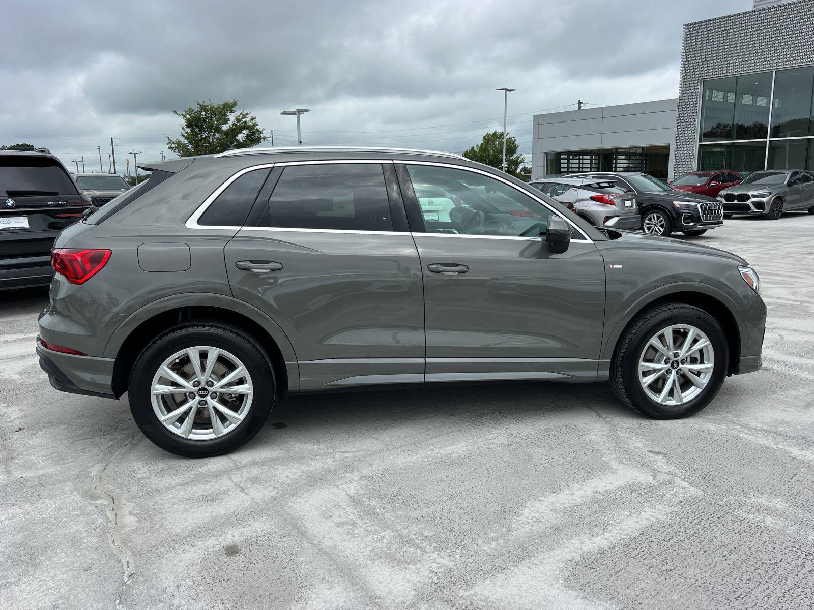 Certified 2025 Audi Q3 2.0T Premium Plus w/ Premium Plus Package AWD/4WD image 4