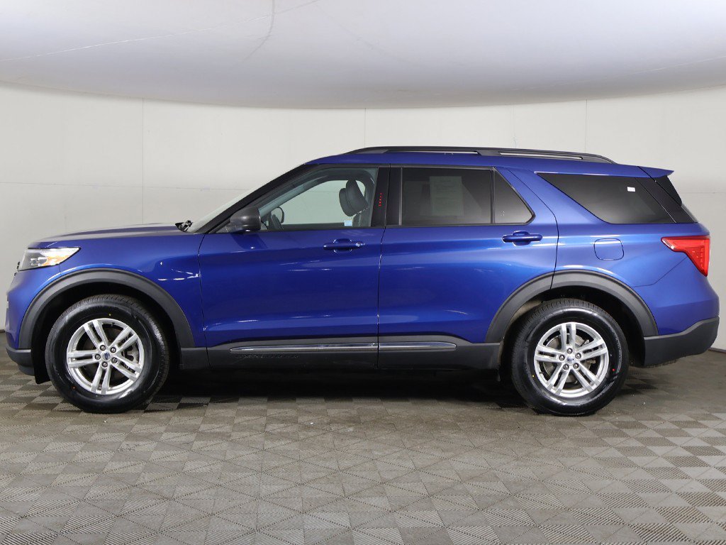 Used 2023 Ford Explorer XLT w/ Equipment Group 202A AWD/4WD image 16