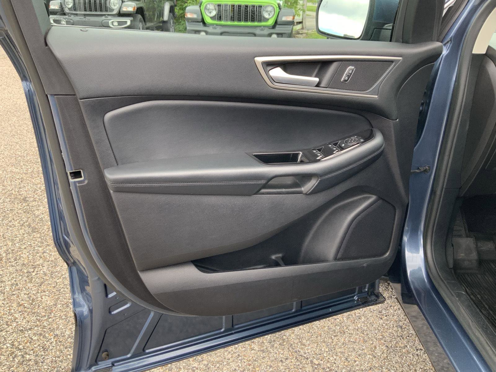 Used 2019 Ford Edge SEL w/ Equipment Group 201A AWD/4WD image 21