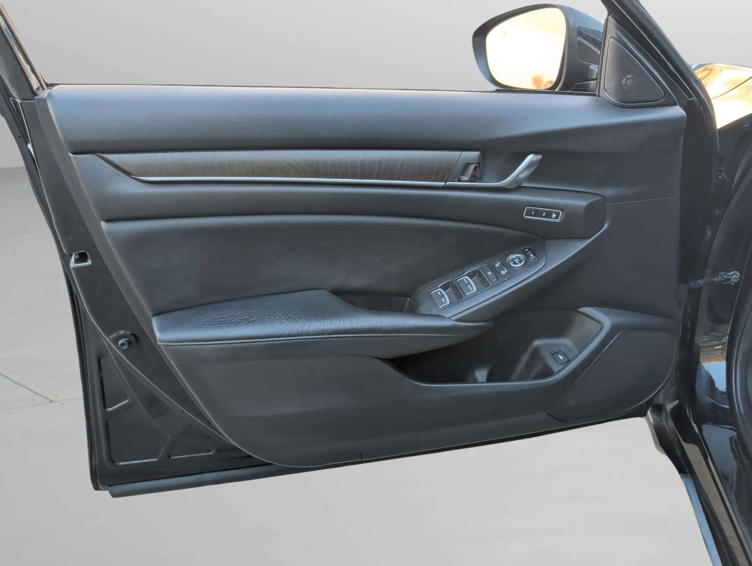 Used 2018 Honda Accord EX-L image 29