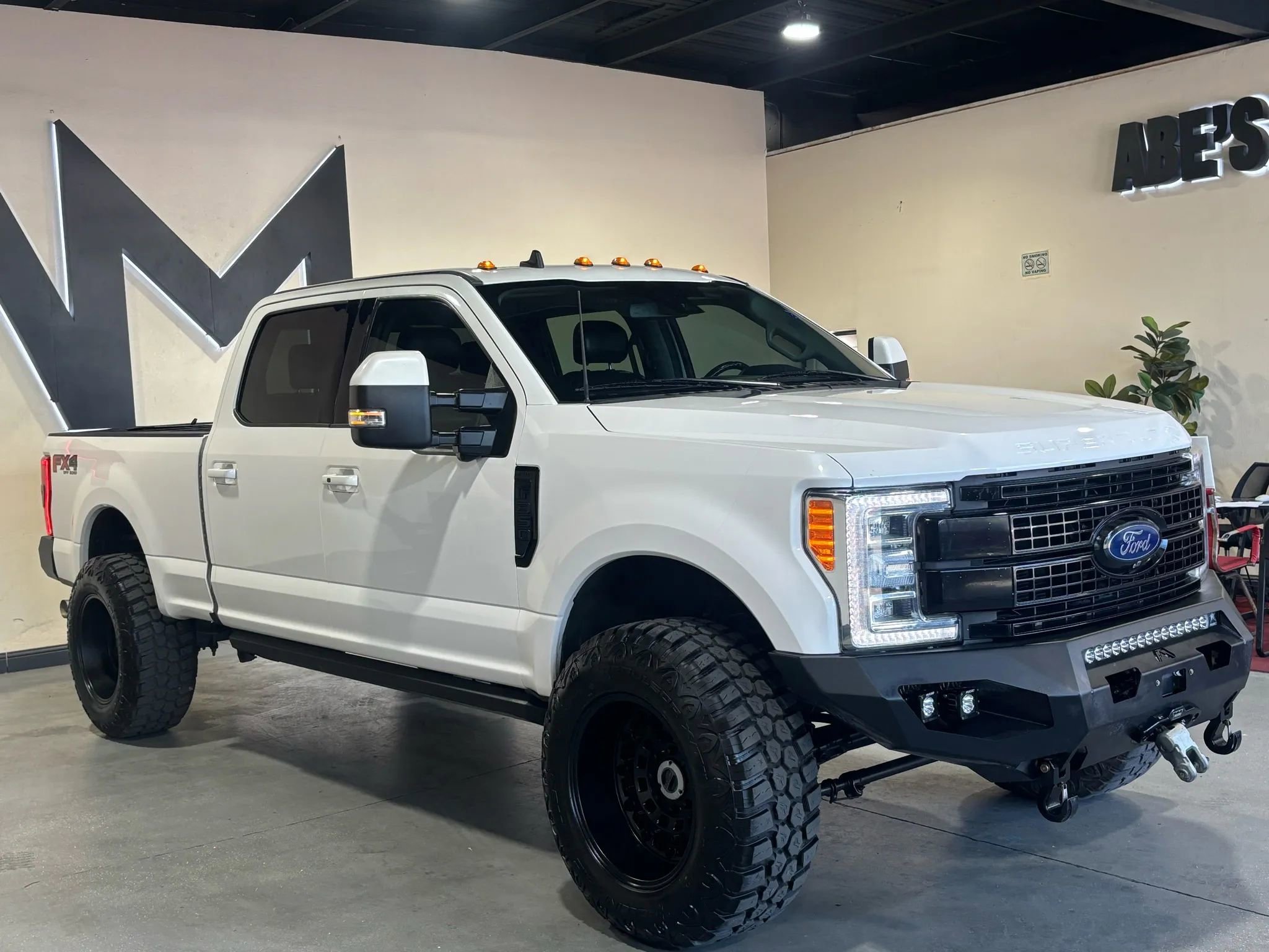 Used 2019 Ford F350 Lariat w/ Lariat Ultimate Package image 2