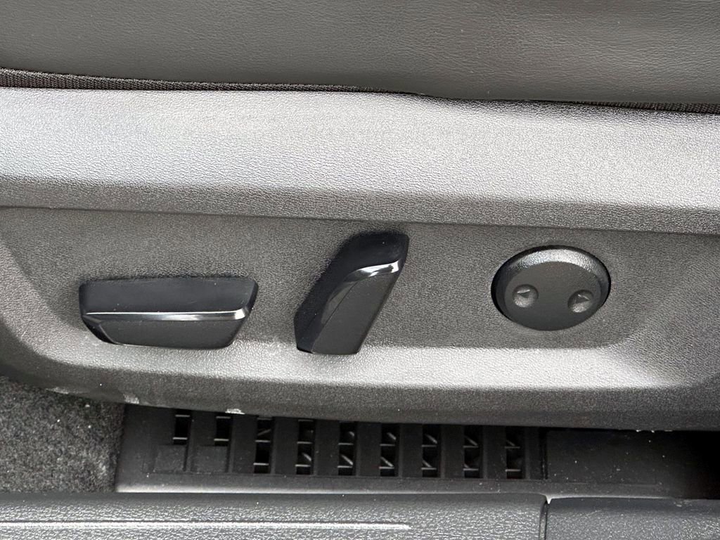 Certified 2025 Nissan Rogue Platinum w/ Tech Package image 23