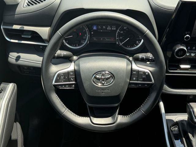 Certified 2025 Toyota Highlander LE FWD image 11