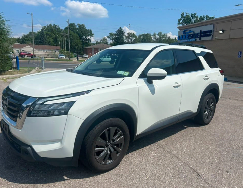 Used 2024 Nissan Pathfinder SV
