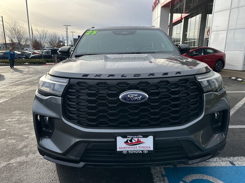 Used 2025 Ford Explorer ST-Line image 8