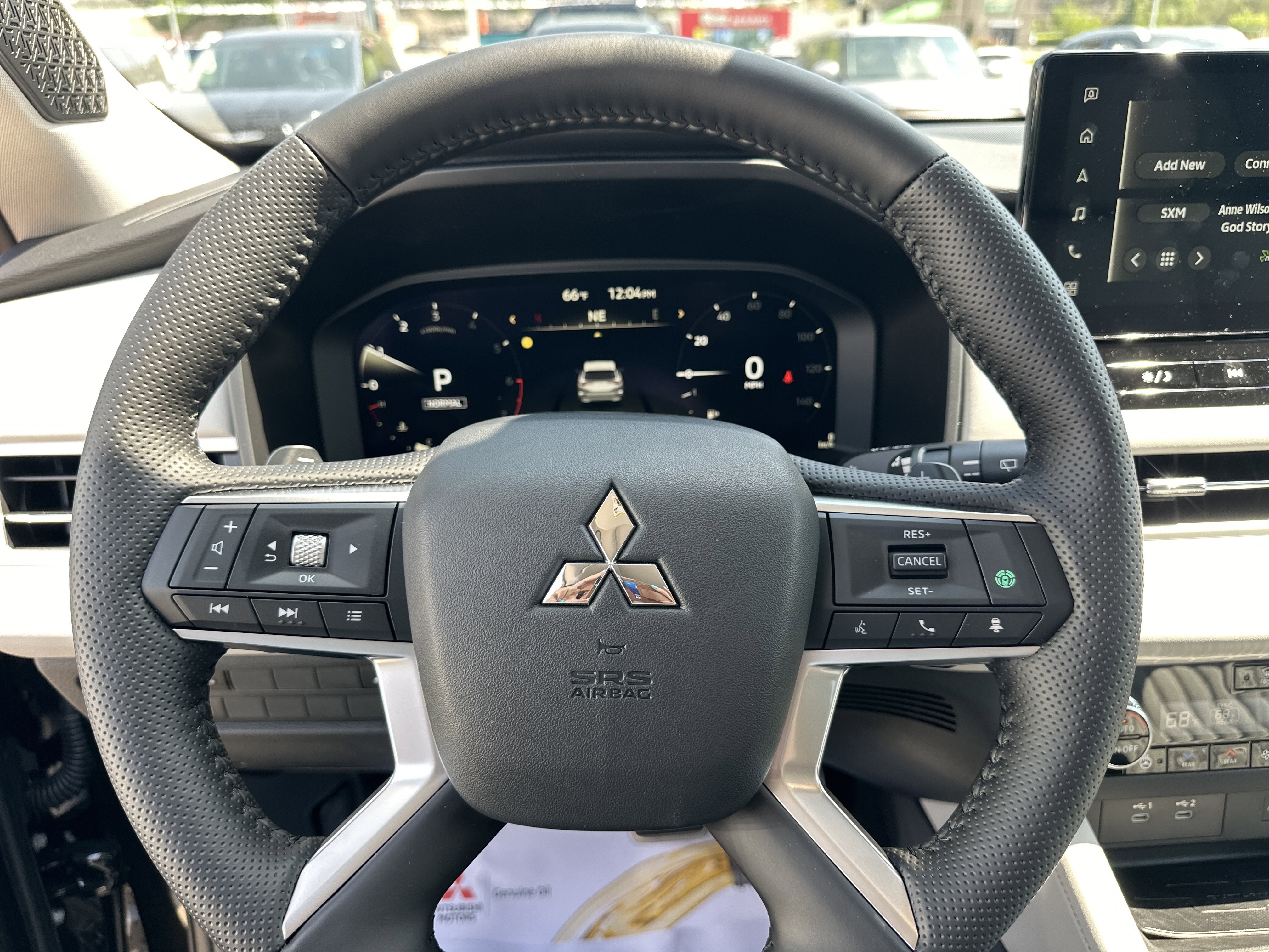 Used 2025 Mitsubishi Outlander AWD image 13
