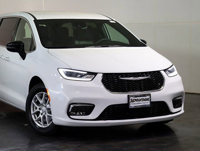 Used 2026 Chrysler Pacifica Select image 6