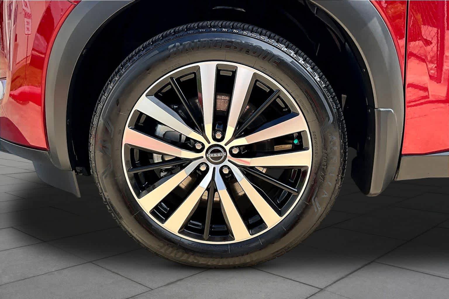 Used 2023 Nissan Pathfinder Platinum w/ Cargo Package FWD image 10