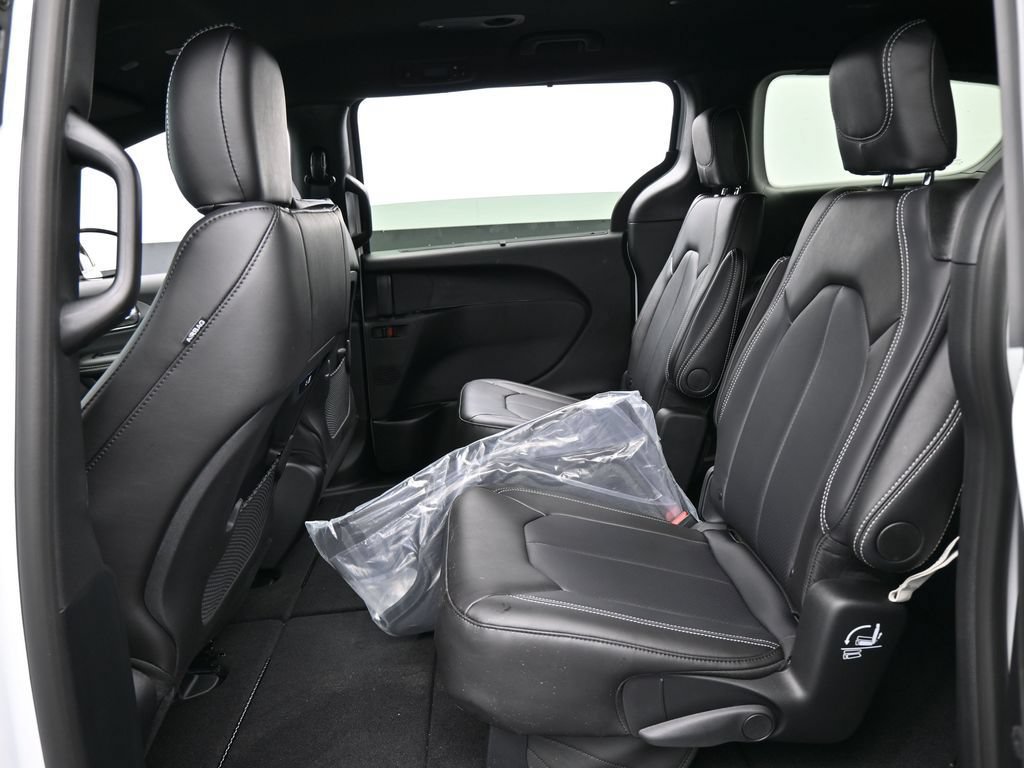 New 2026 Chrysler Pacifica Select w/ S Appearance Package FWD image 29