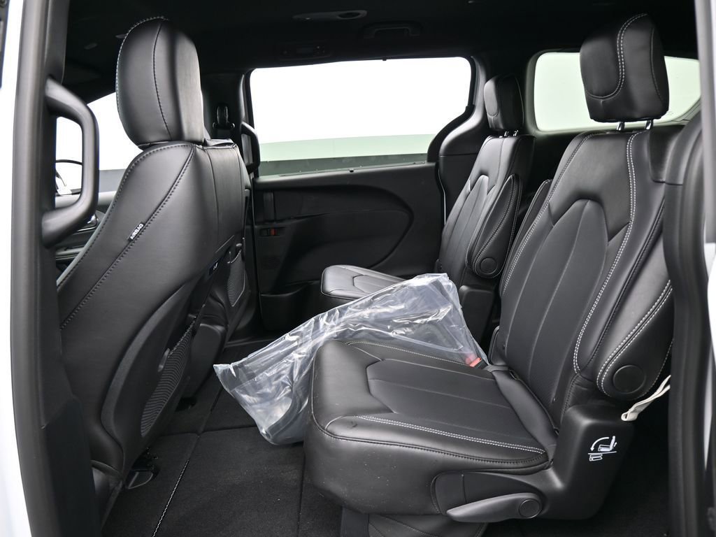 New 2026 Chrysler Pacifica Select w/ S Appearance Package image 29