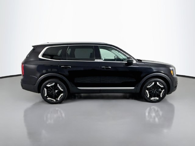 Used 2025 Kia Telluride S FWD image 11