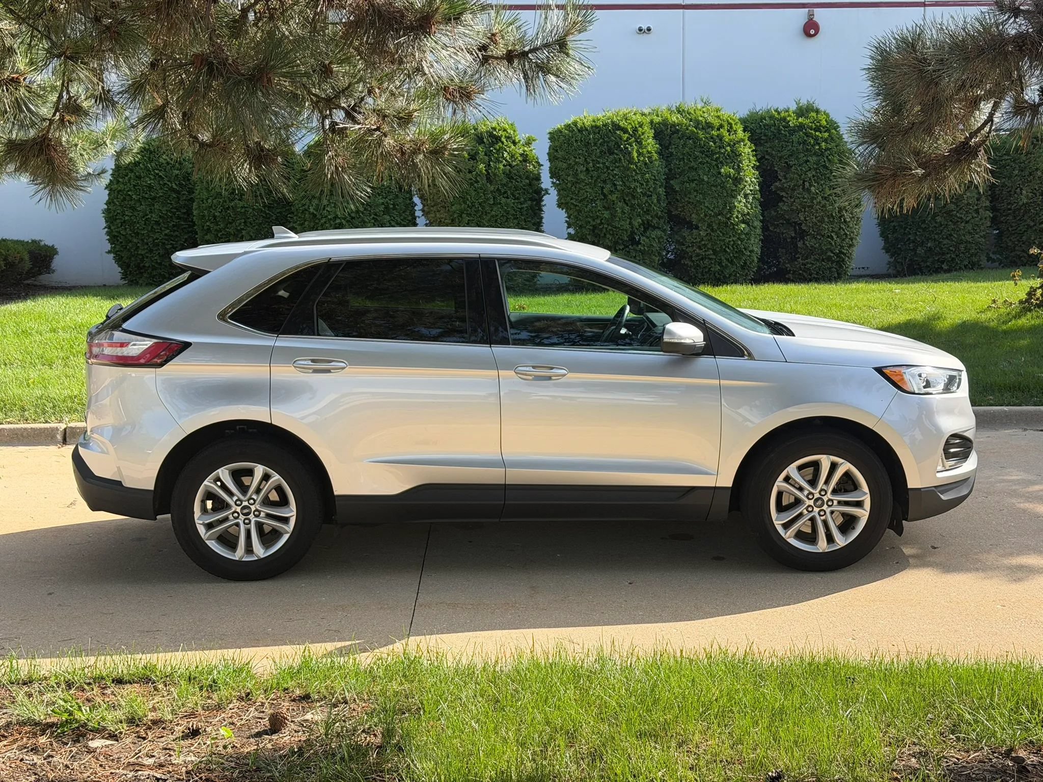 Used 2019 Ford Edge SEL w/ Equipment Group 201A AWD/4WD image 4