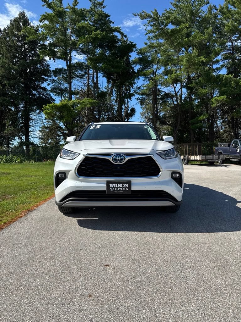 Used 2023 Toyota Highlander Platinum AWD/4WD image 3